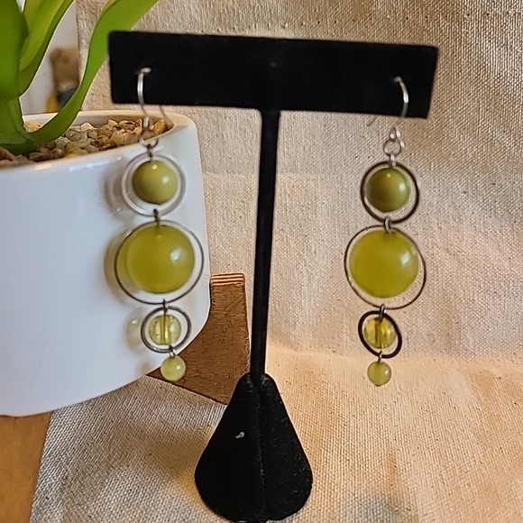 Dangle Drop Earrings Green‎ Beads Silver Tone Fashion Jewelry - Picture 1 of 3